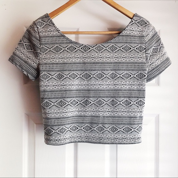 Divided Tops - H&M Divided Aztec Black White Crop Tee Medium